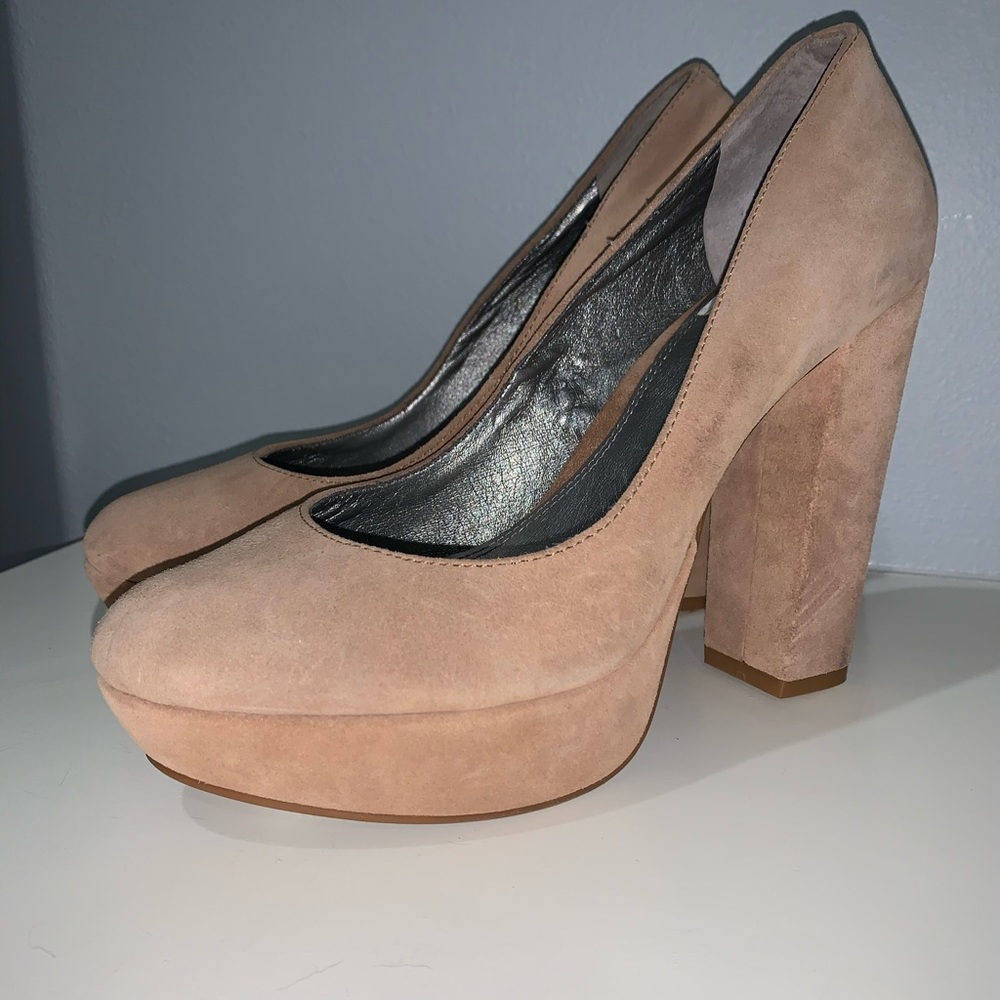 Gianni Bini tan heels